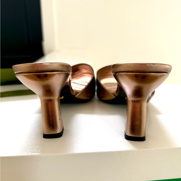 LIKE NEW! Gucci metallic gold sandals, size 39.5. - Picture 3 of 8